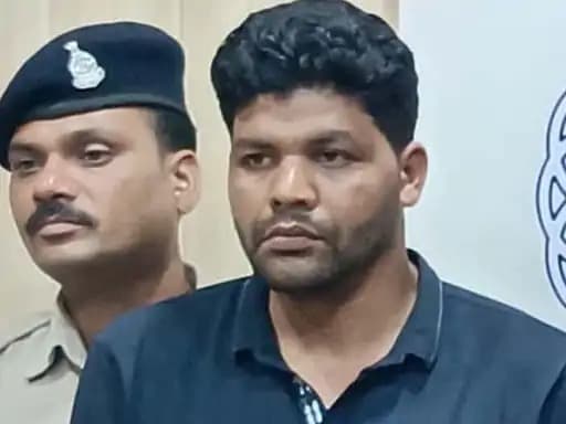 छत्तीसगढ़ के रायगढ़ जिले में SAFEMA कोर्ट ने गांजा तस्करी से जुड़े एक मामले में ₹15 लाख की अवैध संपत्ति को जब्त कर फ्रीज़ कराने का आदेश दिया है।