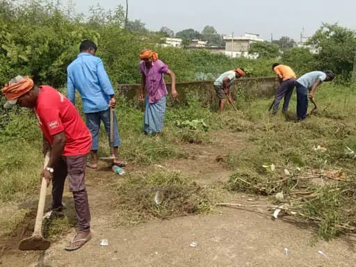 गौरेला के ब्रह्मचारी तालाब की सफाई के लिए विहिप के जिलाध्यक्ष हर्ष छाबरिया के नेतृत्व में एक स्वच्छता अभियान चलाया जा रहा है।