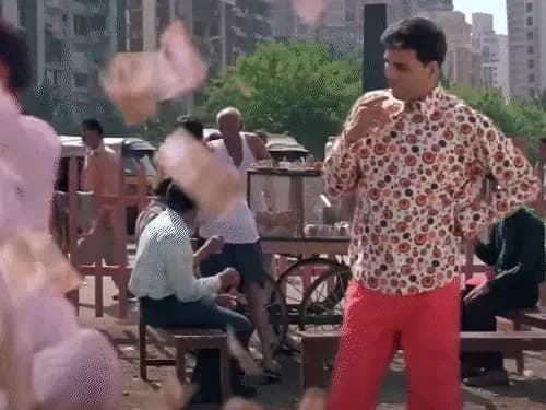 फिल्म 'हेरा-फेरी' की तर्ज पर एक ठगी का मामला सामने आया है, जिसमें आरोपियों ने एक व्यापारी से 5 करोड़ रुपये की ठगी की है।