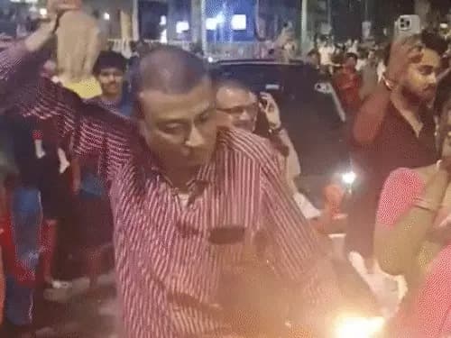 पाकिस्तान की हार पर उमड़ा उत्सव