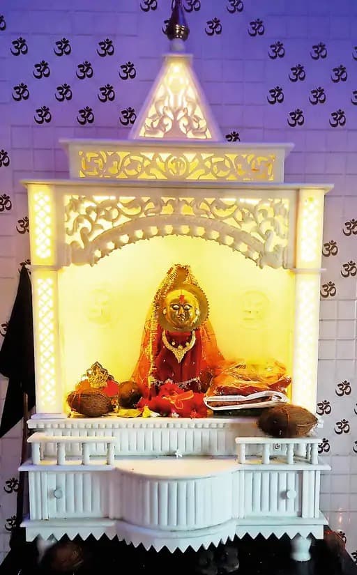 नवरात्रि के अवसर पर कबीरधाम जिले के बारगांव स्थित मां शीतला मंदिर मटिया में 66 ज्योति कलश प्रज्ज्वलित किए गए।
