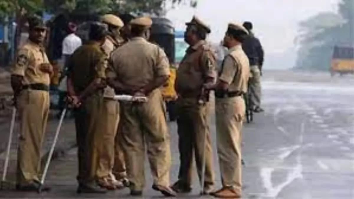 “माँ काली को बिग डेविल” कहने वाले प्रिंसिपल पर विवाद और FIR