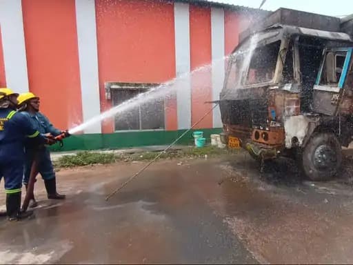 दुर्ग जिले के खाद्य निगम (एफसीआई) गोदाम में मंगलवार को एक बड़ा हादसा टल गया।