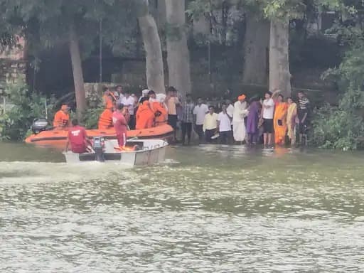 छत्तीसगढ़ में बाढ़ की स्थिति से निपटने के लिए हाल ही में शिवनाथ नदी में एक मॉकड्रिल का आयोजन किया गया।