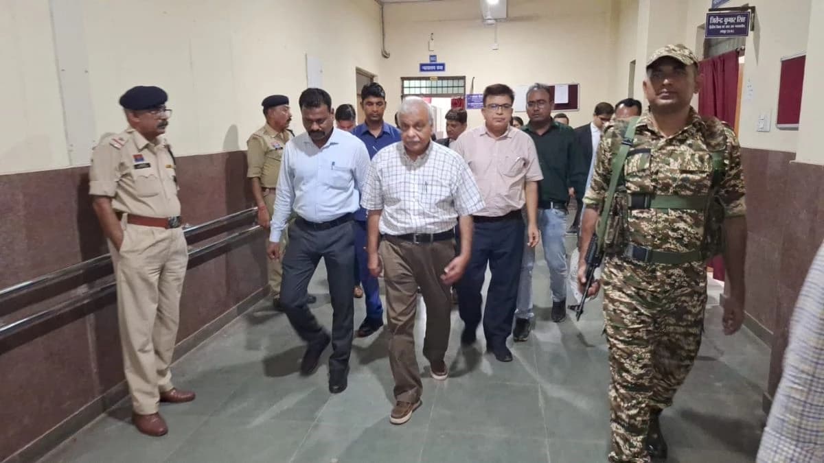 छत्तीसगढ़ के चर्चित नान (नागरिक आपूर्ति निगम) घोटाले में रिटायर्ड आईएएस अफसर डॉ. आलोक शुक्ला और अनिल टूटेजा की गिरफ्तारी ने राज्य की राजनीति और प्रशासनिक व्यवस्था में हलचल मचा दी है।