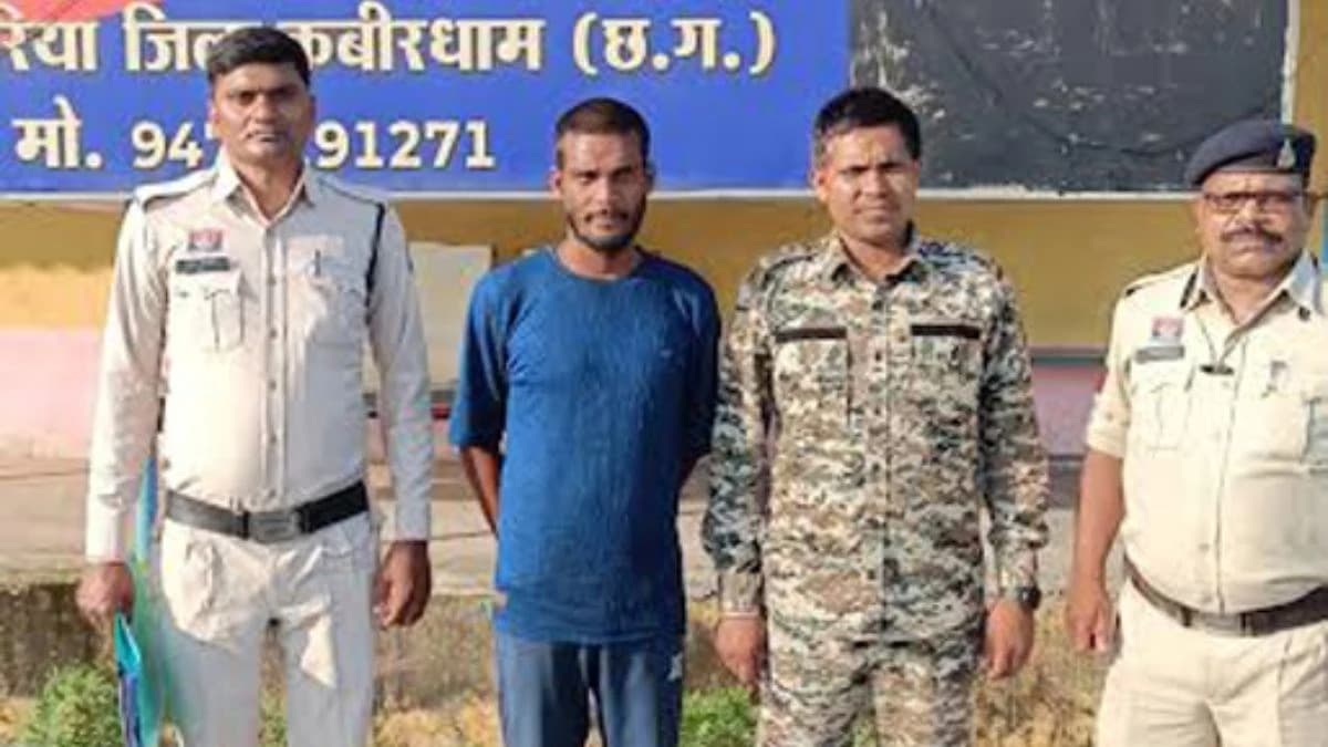 कवर्धा पुलिस ने नकली मुद्रा के एक बड़े गिरोह पर शिकंजा कसते हुए ₹1,35,000 नकदी जब्त की है।