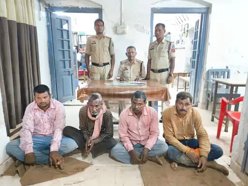 मुंगेली जिले में पुलिस ने 'ऑपरेशन बाज' के तहत एक बड़ी कार्रवाई करते हुए चार जुआरियों को गिरफ्तार किया है।