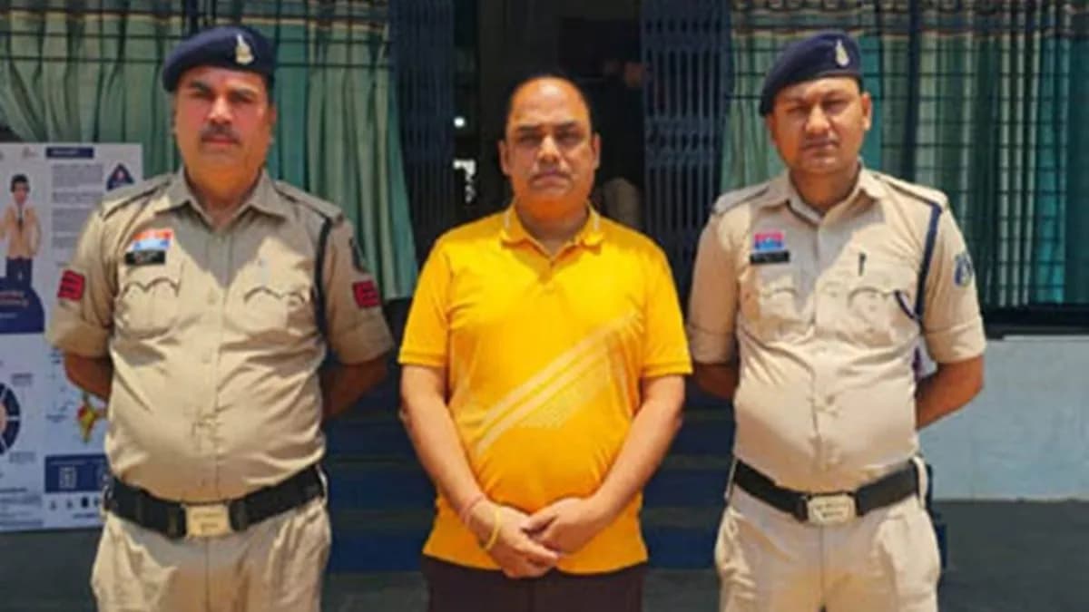 गुरु घसिदास केंद्रीय विश्वविद्यालय में नमाज़ कराने का आरोप, विवादों में घिरे शिक्षक