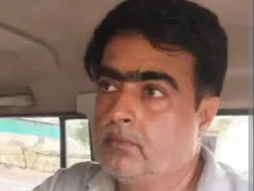 छत्तीसगढ़ के दुर्ग जिले के चर्चित गुटखा व्यापारी शशिकांत चौरसिया को रायपुर से गिरफ्तार किया गया है।