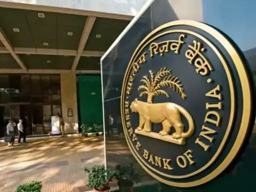 भारतीय रिज़र्व बैंक (RBI) ने 30 सितंबर 2025 को बैंकों और वित्तीय संस्थानों के लिए नई ऋण नीतियाँ लागू की हैं