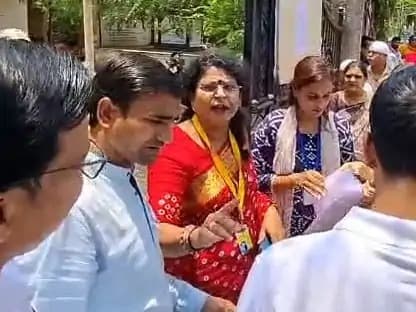 दुर्ग में प्रिंसिपल पर बच्चों से दुर्व्यवहार का आरोप: “राधे-राधे” कहने पर हुई बर्बर सज़ा