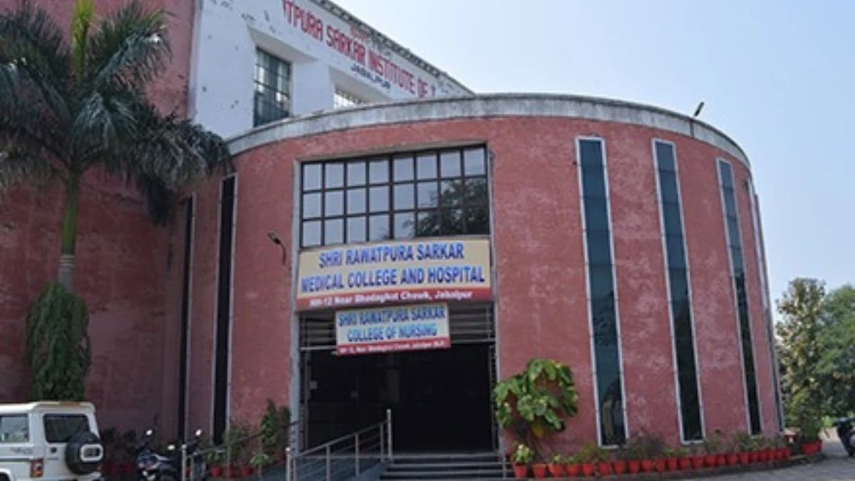 रावतपुरा मेडिकल कॉलेज मान्यता घोटाला: तीन डॉक्टर हुए निलंबित