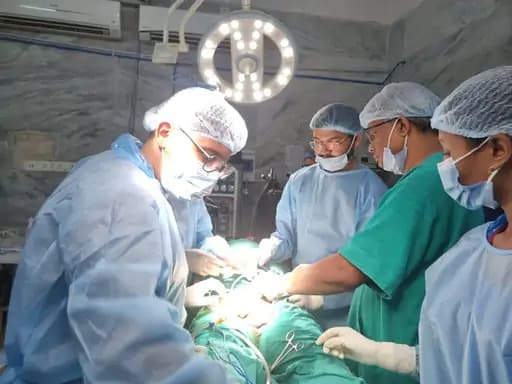 छत्तीसगढ़ के सूरजपुर जिले के केंद्रीय जेल में एक चौंकाने वाली घटना सामने आई है