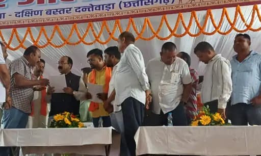 बस्तर: ठेकेदारों ने डिप्टी CM से की शिकायत — EE पर रिश्वत लेने का आरोप