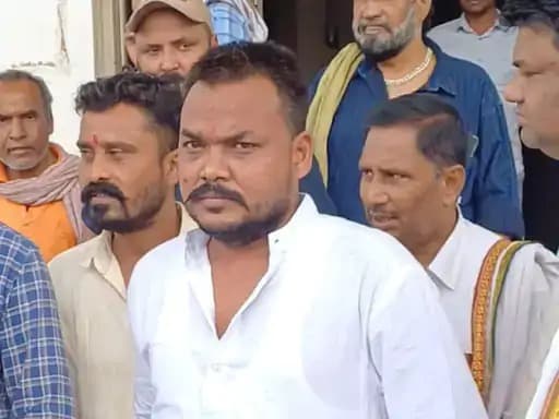 रायपुर नगर निगम के नेता प्रतिपक्ष संदीप साहू को कांग्रेस पार्टी की रायपुर नगर जिला कमेटी द्वारा अनुशासनहीनता का कारण बताओ नोटिस जारी किया गया है।