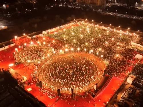 रायपुर, छत्तीसगढ़ – 2025 के नवरात्रि उत्सव के दौरान गरबा आयोजनों में मुस्लिम युवाओं की भागीदारी पर प्रतिबंध लगाने का निर्णय विवादों का कारण बन गया है।
