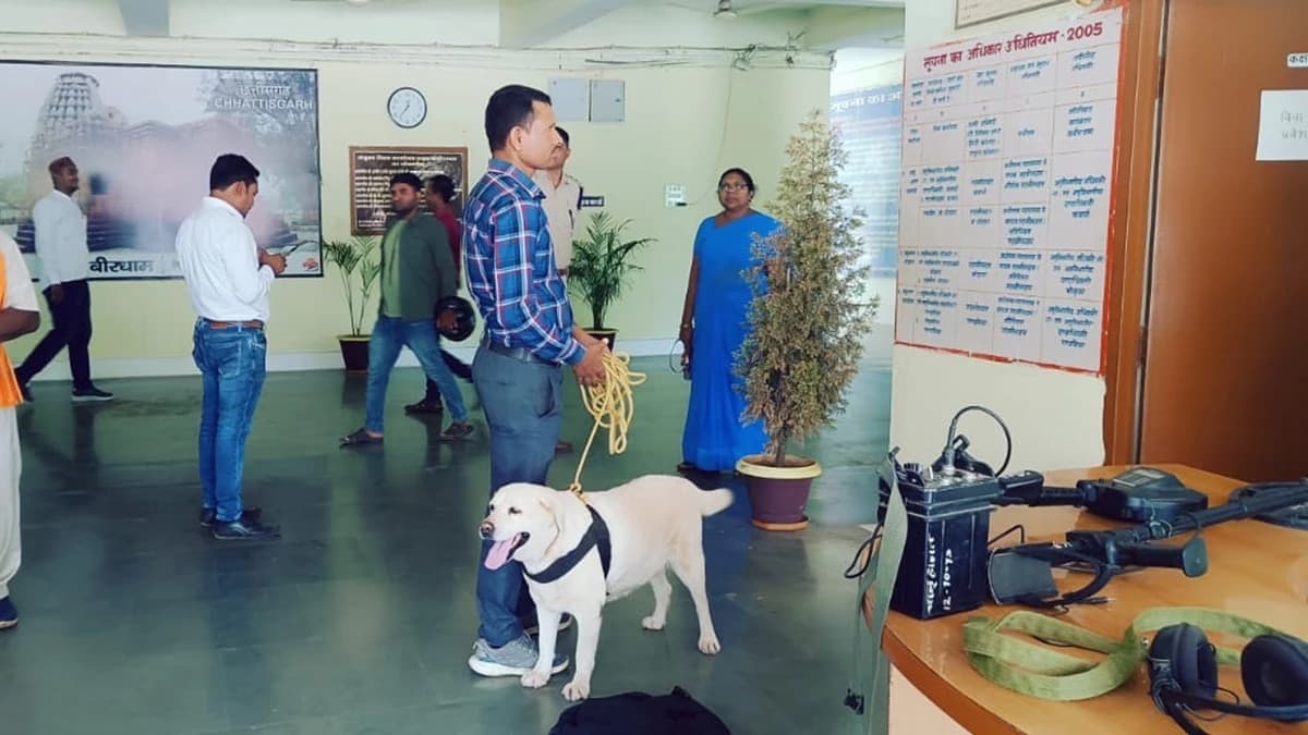 छत्तीसगढ़ के कवर्धा जिले में एक डरावनी घटना ने प्रशासन की नींद उड़ा दी