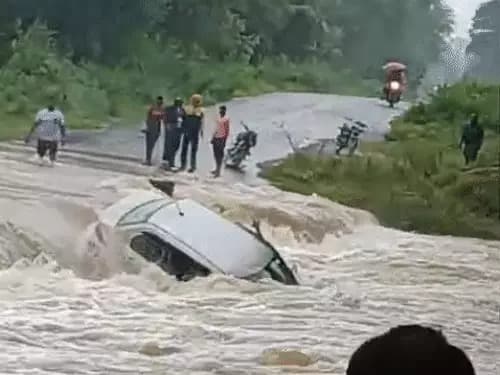 छत्तीसगढ़ में हाल ही में मौसम ने कहर बरपाया है, जिससे राज्यभर में भारी बारिश, आंधी-तूफान और बाढ़ जैसी स्थितियाँ उत्पन्न हुई हैं।