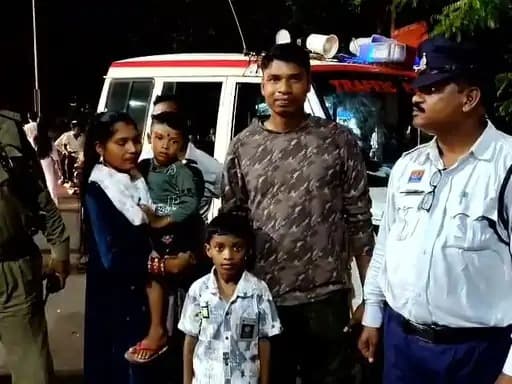 दुर्ग यातायात पुलिस ने नवरात्रि महोत्सव के दौरान अपनी संवेदनशीलता और समर्पण का परिचय देते हुए कई मानवीय कार्य किए हैं