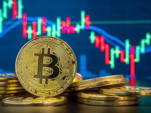 बिटकॉइन (Bitcoin) की कीमत हाल ही में $124,128 तक पहुंची, जो इसका अब तक का उच्चतम स्तर है।