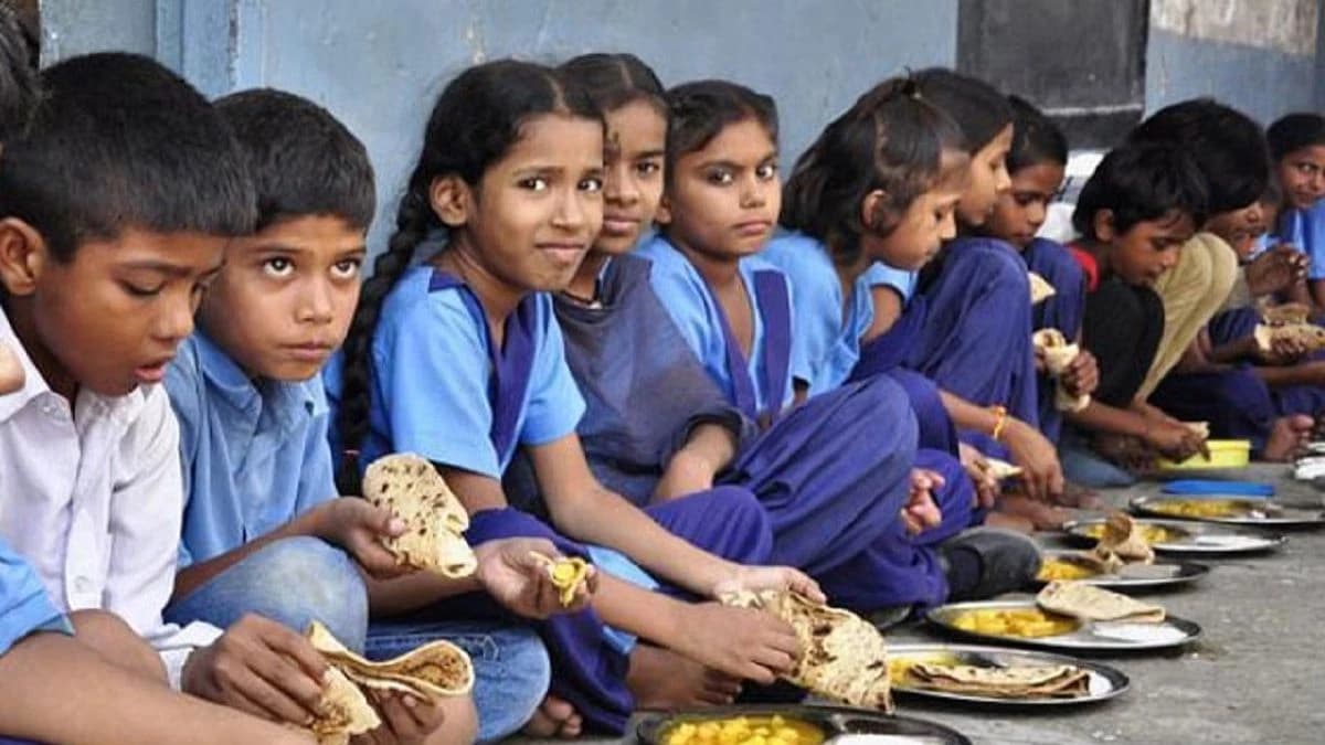 रायगढ़ के सरकारी स्कूल में मध्याह्न भोजन में कीड़े मिलने से हड़कंप