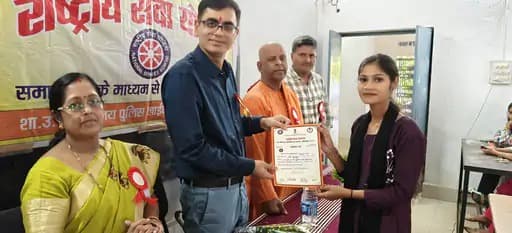 निस्वार्थ सेवा: राष्ट्र निर्माण का मार्ग