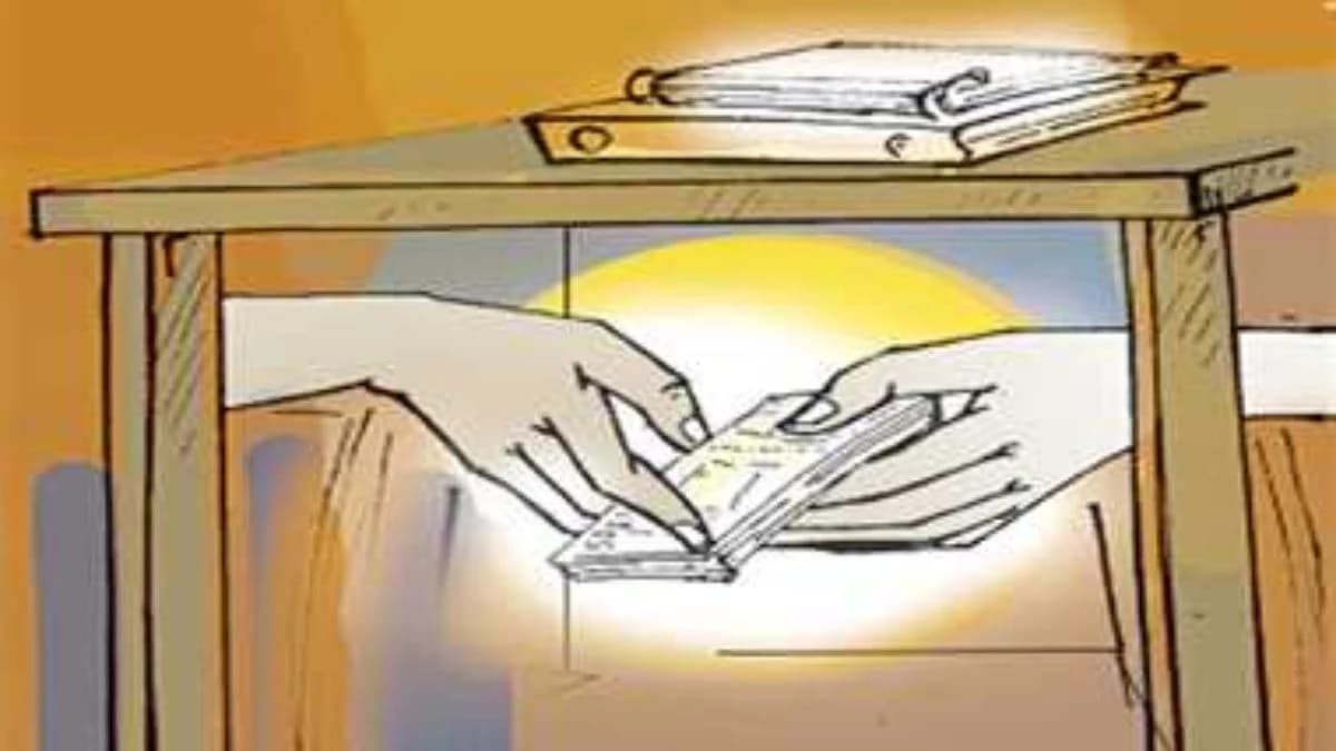 सरगुजा जिले में एक चिकित्सक से अवैध वसूली के मामले में पुलिस विभाग ने कड़ी कार्रवाई की है।