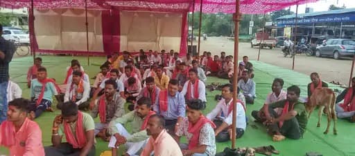 जोहार छत्तीसगढ़ पार्टी और छत्तीसगढ़िया क्रांति सेना ने मंगलवार को बालोद जिले के नए बस स्टैंड परिसर में एक दिवसीय धरना प्रदर्शन किया।