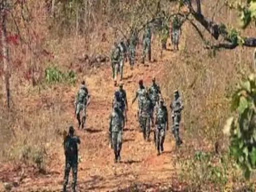 छत्तीसगढ़ के कांकेर जिले के तिरियारपानी क्षेत्र में रविवार को सुरक्षा बलों और नक्सलियों के बीच हुई मुठभेड़ में तीन माओवादी मारे गए।