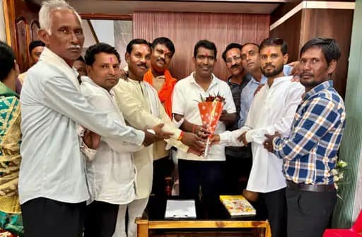 रानीपारतवा, महासमुंद में भारतीय जनता पार्टी (BJP) के कार्यकर्ताओं ने हाल ही में अपने स्थानीय विधायक से मुलाकात की
