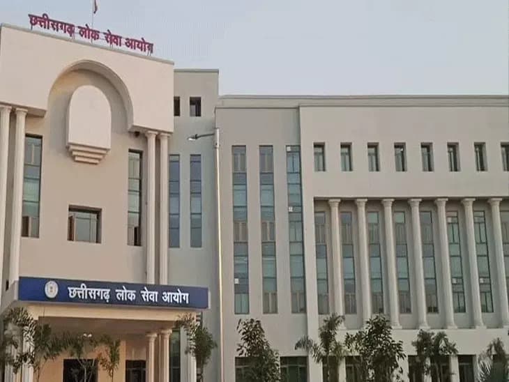 छत्तीसगढ़ लोक सेवा आयोग (CGPSC) परीक्षा घोटाले में सीबीआई ने सोमवार को विशेष अदालत में 2,000 पन्नों का पूरक चालान पेश किया है।