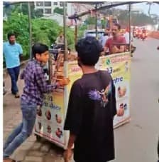 रायपुर के दलदल सिवनी क्षेत्र में सोमवार को नगर निगम ने अवैध ठेलों, गुमटियों और दुकानों के खिलाफ बड़ी कार्रवाई की।