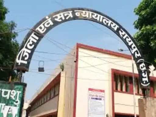 रायपुर: कोर्ट परिसर के बाहर युवक पर हमला, सुरक्षा पर उठे सवाल