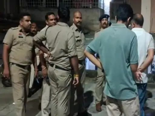 बिलासपुर के सिविल लाइन क्षेत्र में स्थित साकेत अपार्टमेंट में दिनदहाड़े हुई चोरी की घटना ने स्थानीय निवासियों को सकते में डाल दिया है।