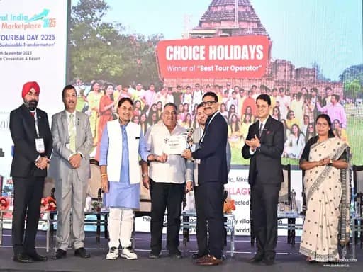रायपुर स्थित चॉइस हॉलीडेज़ को छत्तीसगढ़ पर्यटन बोर्ड ने 'बेस्ट टूर ऑपरेटर अवॉर्ड' से सम्मानित किया है।