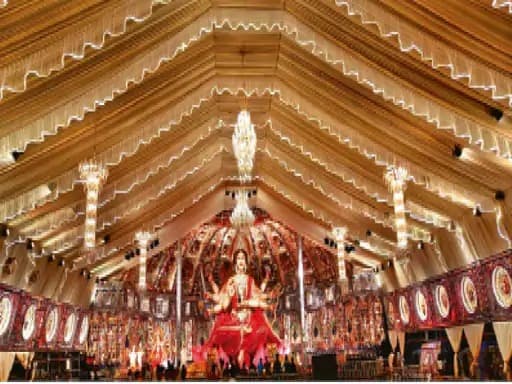 रायपुर के 'श्वेत मंदिर' में इस बार दुर्गा पूजा का आयोजन विशेष रूप से भव्य और आकर्षक है।