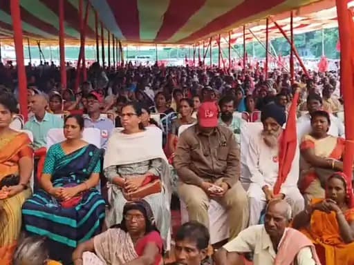 सासाराम के न्यू स्टेडियम फजलगंज में अखिल भारतीय खेत मजदूर किसान सभा का राष्ट्रीय सम्मेलन आयोजित किया गया