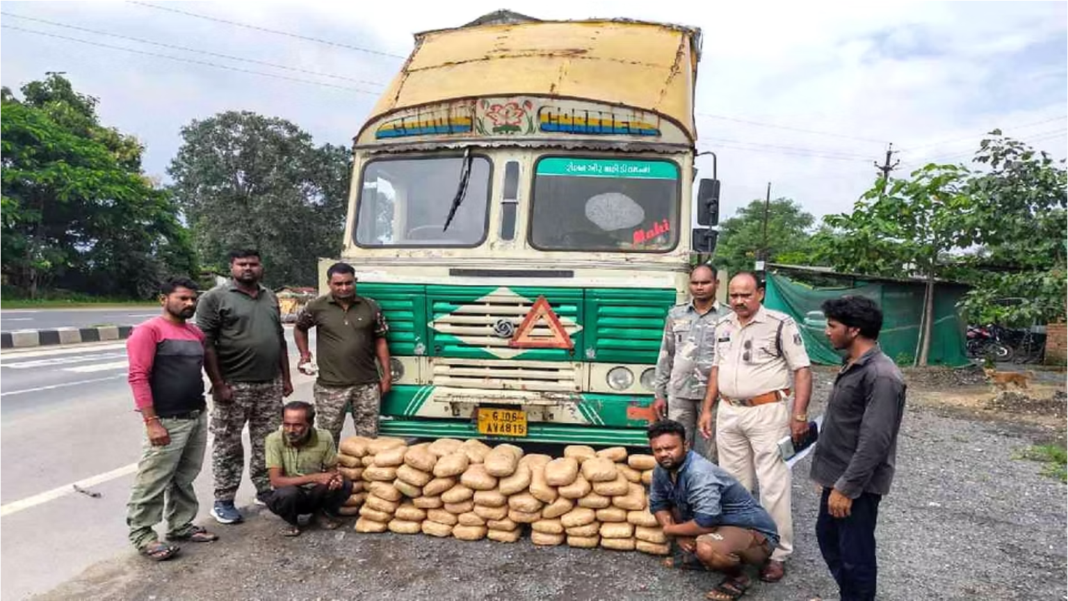 ऑपरेशन निश्चय को बड़ी सफलता: सिंघोड़ा पुलिस ने कंटेनर से बरामद किया 120 किलो गांजा, 70 लाख की खेप संबलपुर से गुजरात जा रही थी