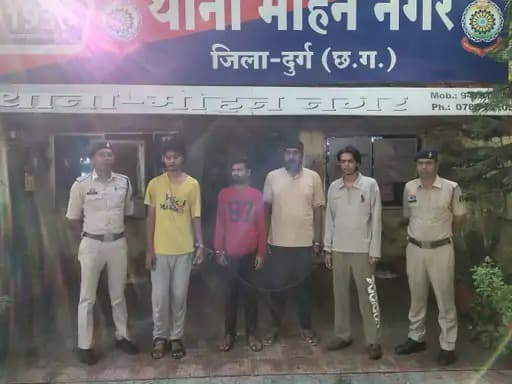 दुर्ग जिले में पुलिस ने चिट्टा (हेरोइन) के खिलाफ कड़ी कार्रवाई करते हुए नशे के कारोबार में शामिल चार और सप्लायरों को गिरफ्तार किया है।