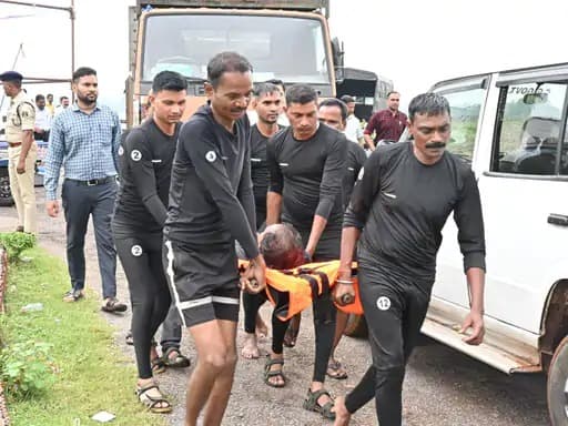 धमतरी जिले के रुद्री बैराज में बुधवार को बाढ़ आपदा प्रबंधन के तहत एक मॉक ड्रिल का आयोजन किया गया।