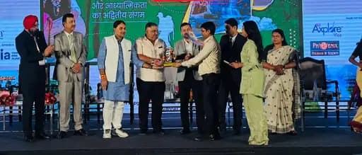 वंडर्स ऑफ दंतेवाड़ा: जिले की खूबसूरती बताती यह किताब प्रदेशभर में बांटी गई