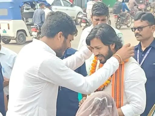 गुरु खुशवंत साहेब की धमतरी यात्रा छत्तीसगढ़ की राजनीति में एक महत्वपूर्ण मोड़ साबित हो रही है।