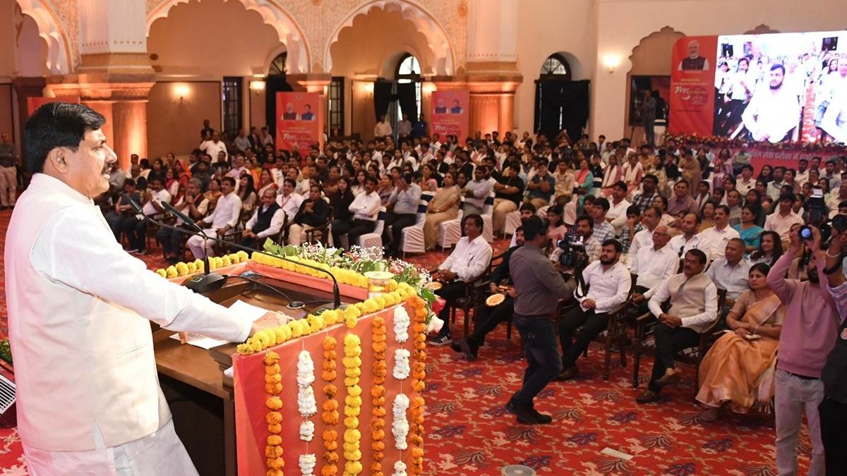 भोपाल में गूंजे 'सफलता के मंत्र': मुख्यमंत्री डॉ. मोहन यादव ने UPSC के नवनियुक्त अधिकारियों को दी सीख; बोले— "ठहराव नहीं, निरंतर प्रगति ही असली उत्तरदायित्व"