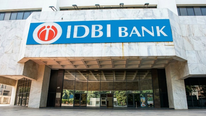 IDBI Bank शेयर क्रैश: विनिवेश प्रक्रिया पर लगा 'ब्रेक'; 16% टूटा शेयर, ₹30,000 करोड़ का सौदा खटाई में?
