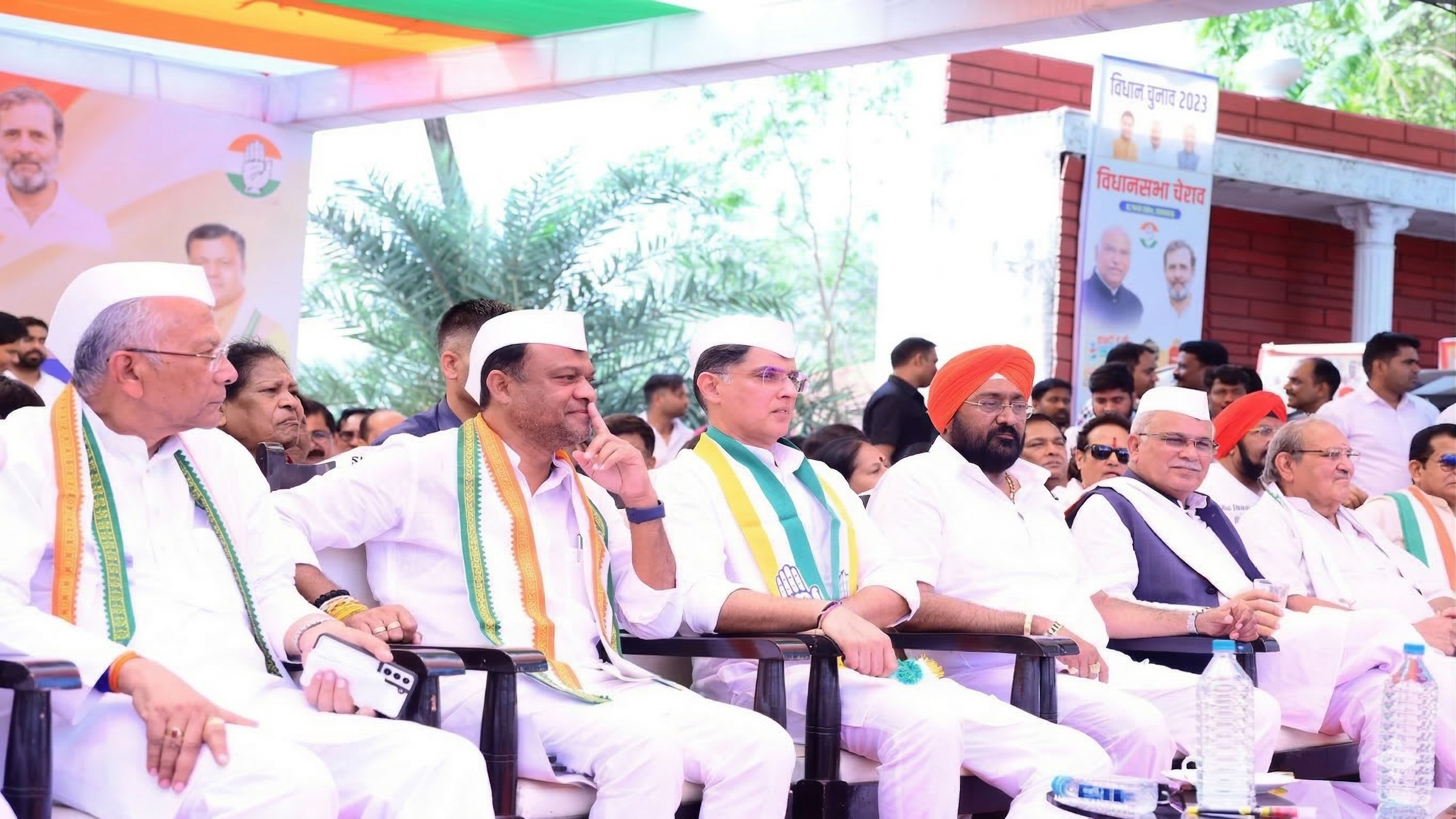 रायपुर में कांग्रेस का 'हल्ला बोल': सचिन पायलट की मौजूदगी में विधानसभा घेराव का प्रयास; सत्ता पक्ष ने बताया 'फ्लॉप शो'