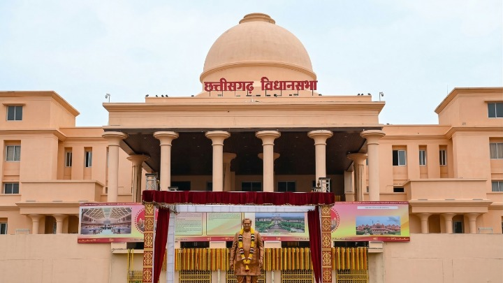 शह मात: पोटा केबिन कांड पर सदन में 'महाभारत'; विपक्ष का वॉकआउट, सरकार का 'क्लीन चिट' वाला तर्क और उठते सुलगते सवाल